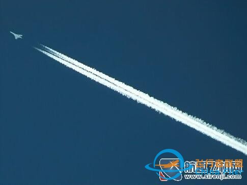 航空知識揭秘：飛機飛行為什么會產生拉煙？-9356