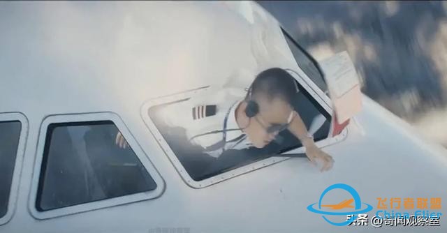 萬米高空風擋破裂，機長力挽狂瀾，《中國機長》背后的真實故事-982