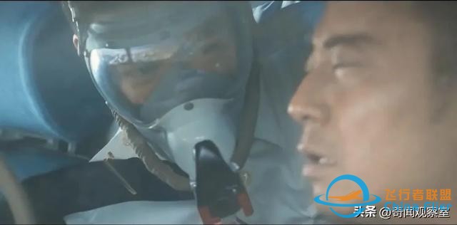 萬米高空風擋破裂，機長力挽狂瀾，《中國機長》背后的真實故事-6564