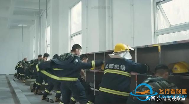 萬米高空風擋破裂，機長力挽狂瀾，《中國機長》背后的真實故事-9951