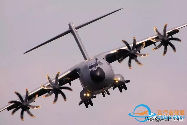 空中加油飛機(jī)A400M近距離接觸 原來(lái)是這樣加油的-4065