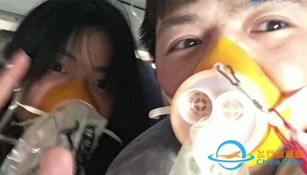 川航備降親歷者：飛機(jī)瞬間下降第一反應(yīng)抱緊女朋友 擔(dān)心“粉身碎骨”-6804