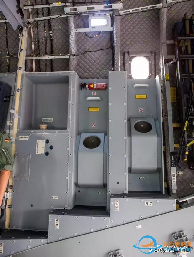 與空中加油飛機A400M近距離接觸-1165