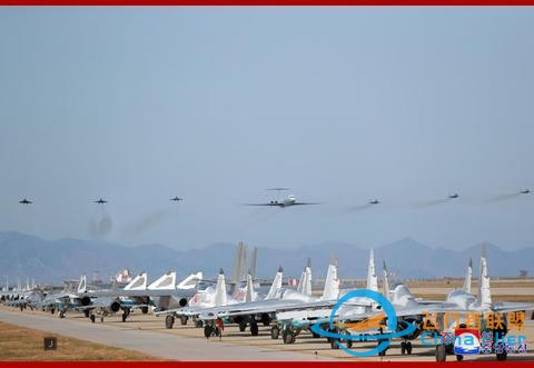 金正恩觀摩朝鮮戰斗飛行技術大賽 現場戰機云集-3868