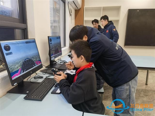 課后社團學什么？武漢這群小學生學起“開飛機”-8050