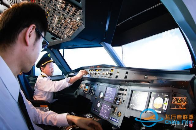 全國助殘日：聽障孩子走進航空運動基地體驗模擬飛行-7696