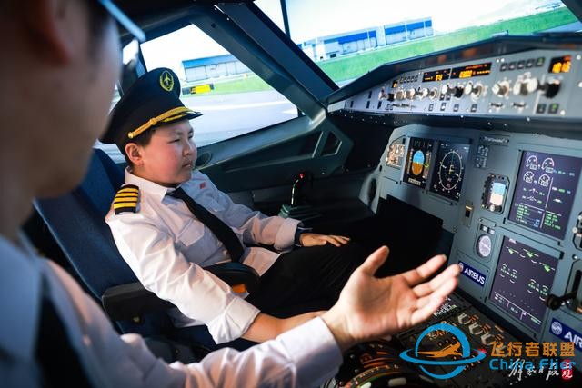 全國助殘日：聽障孩子走進航空運動基地體驗模擬飛行-6206