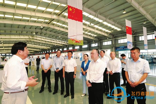 金湘軍在大同市調研通用航空產業發展工作時強調 聚焦全產業鏈完善通航生態 持續拓展高質量發展新空間-1273