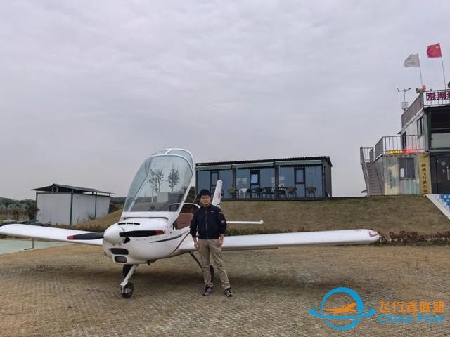 上海交大00后博士生愛上飛行，“開飛機就和開車一樣，唯手熟爾！”-7264